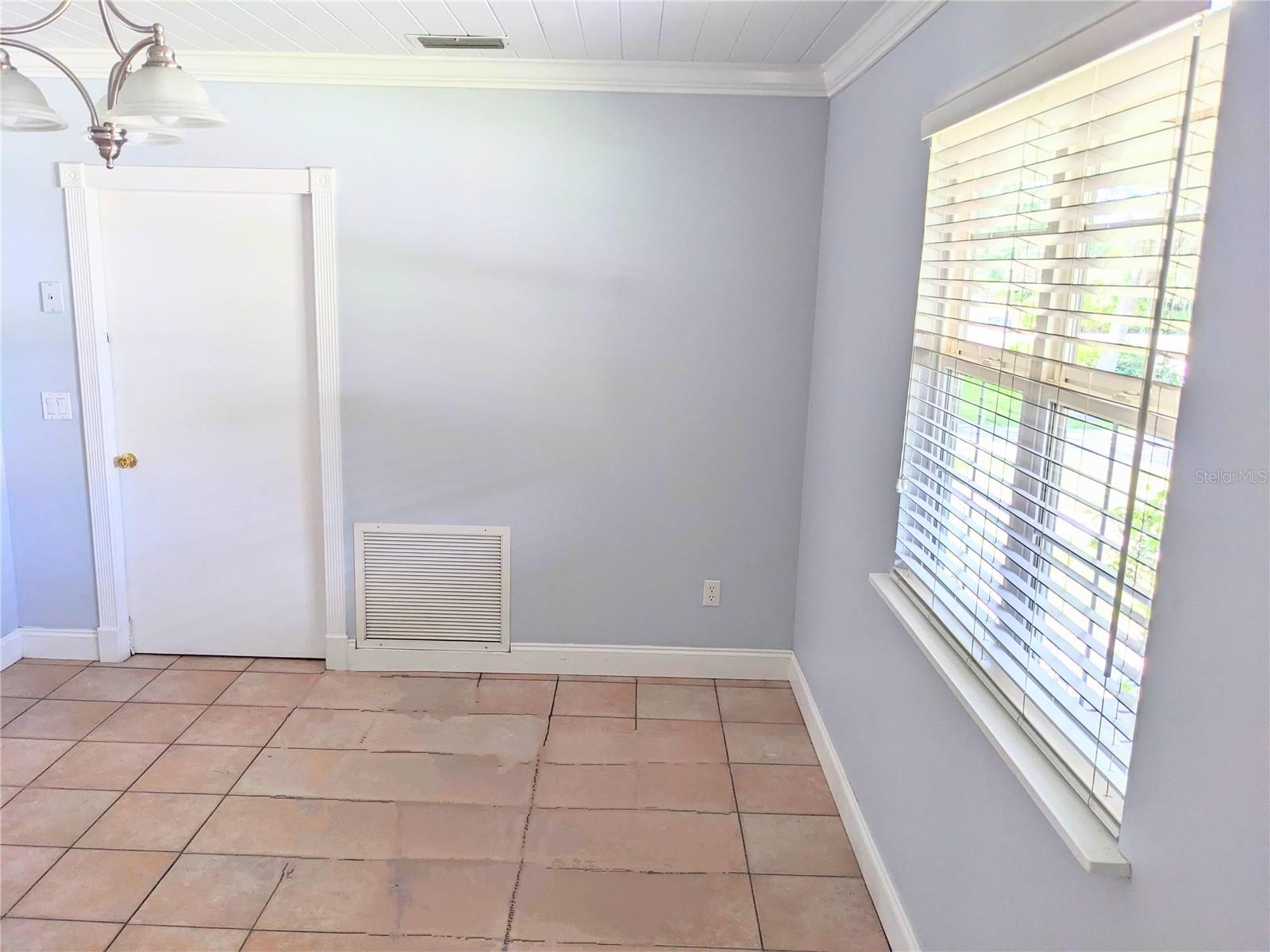 Image 13 of 35 For 402 Domer Street