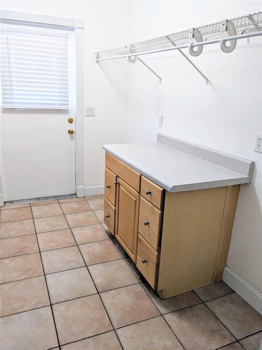 Image 19 of 35 For 402 Domer Street