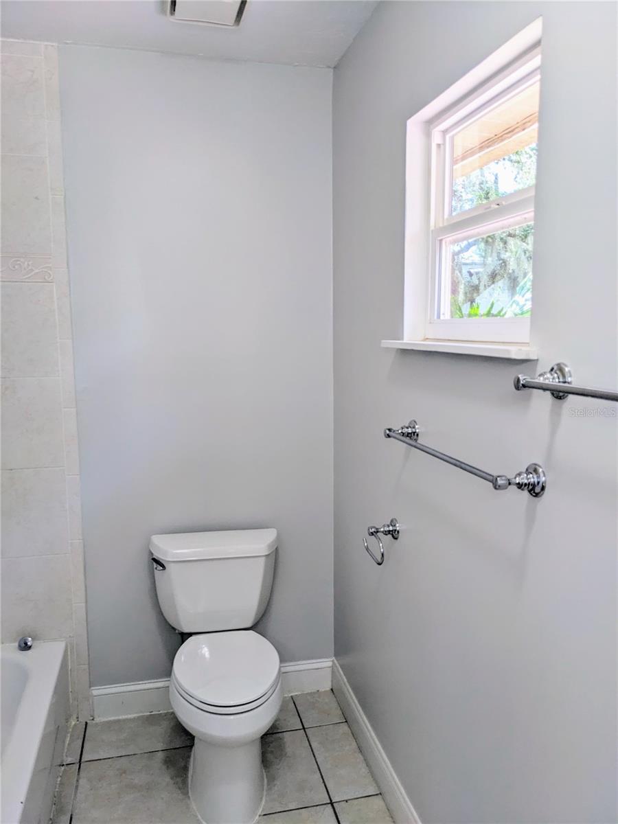 Image 20 of 35 For 402 Domer Street