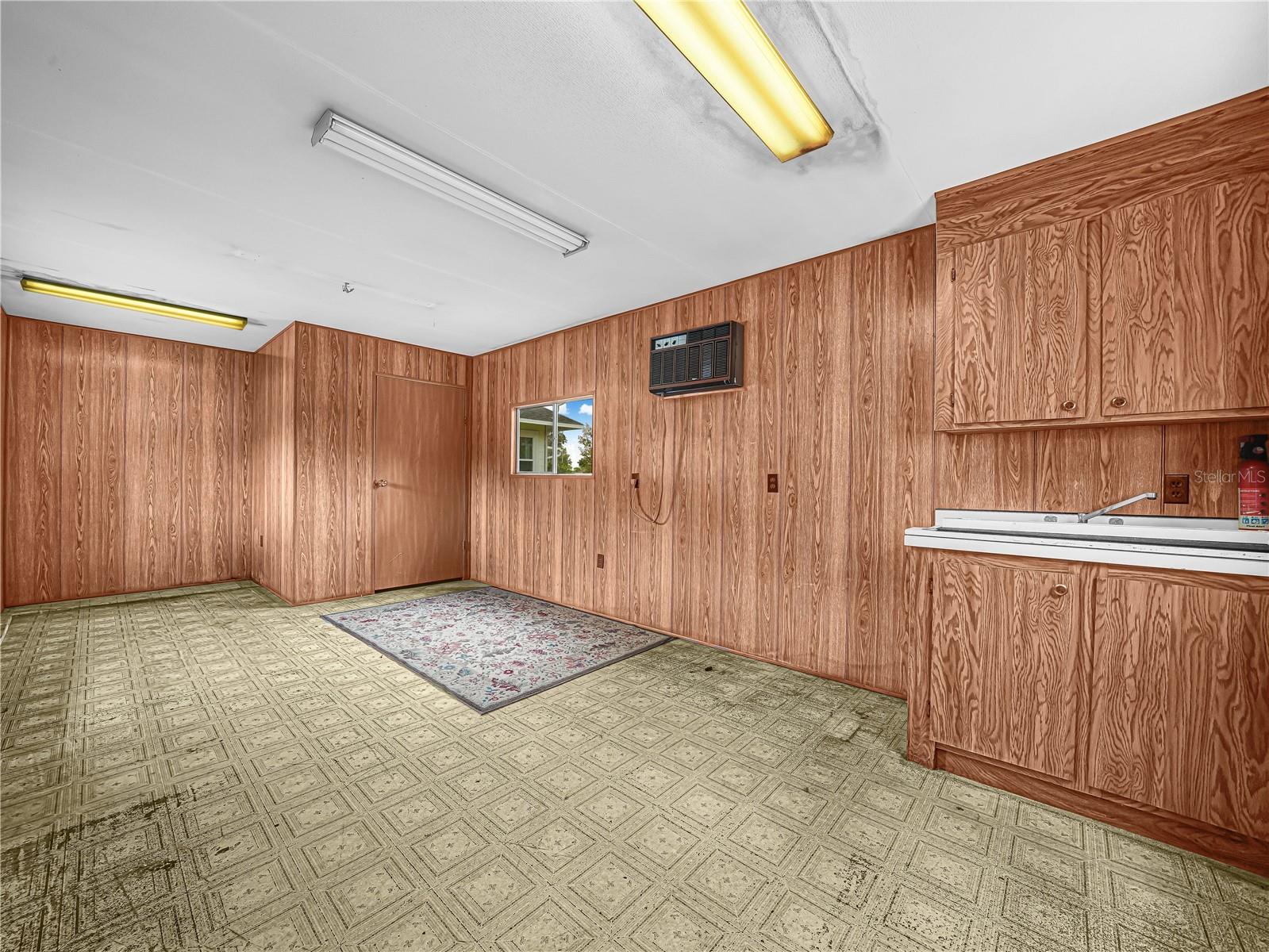 Image 10 of 60 For 1070 Lake Shore Way