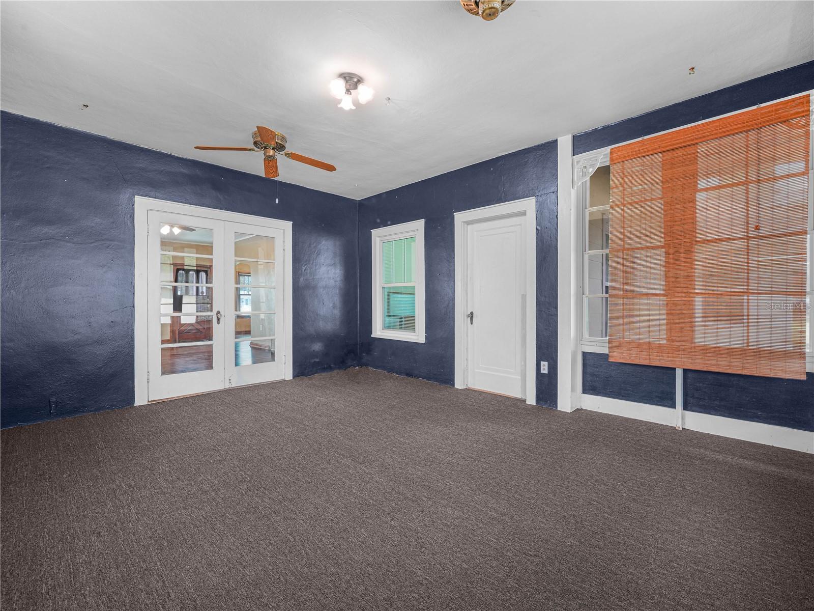 Image 13 of 60 For 1070 Lake Shore Way