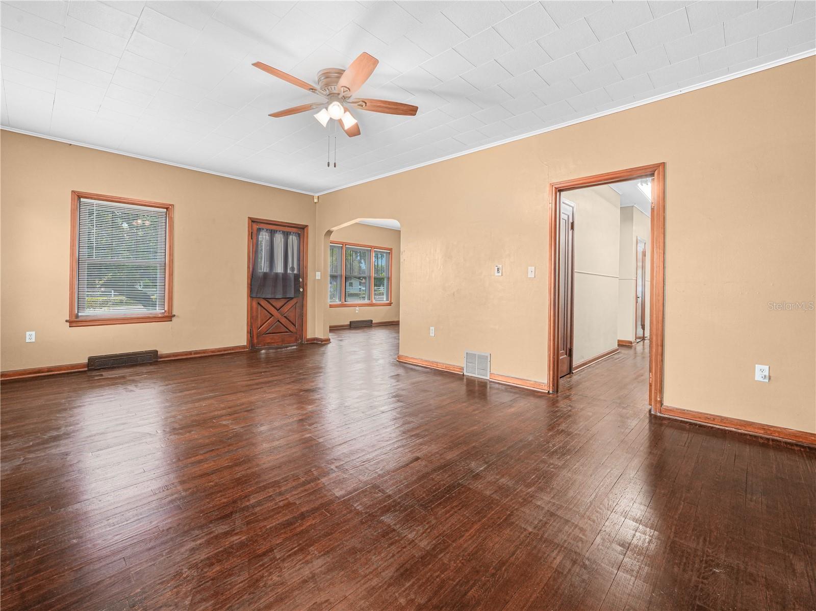 Image 20 of 60 For 1070 Lake Shore Way