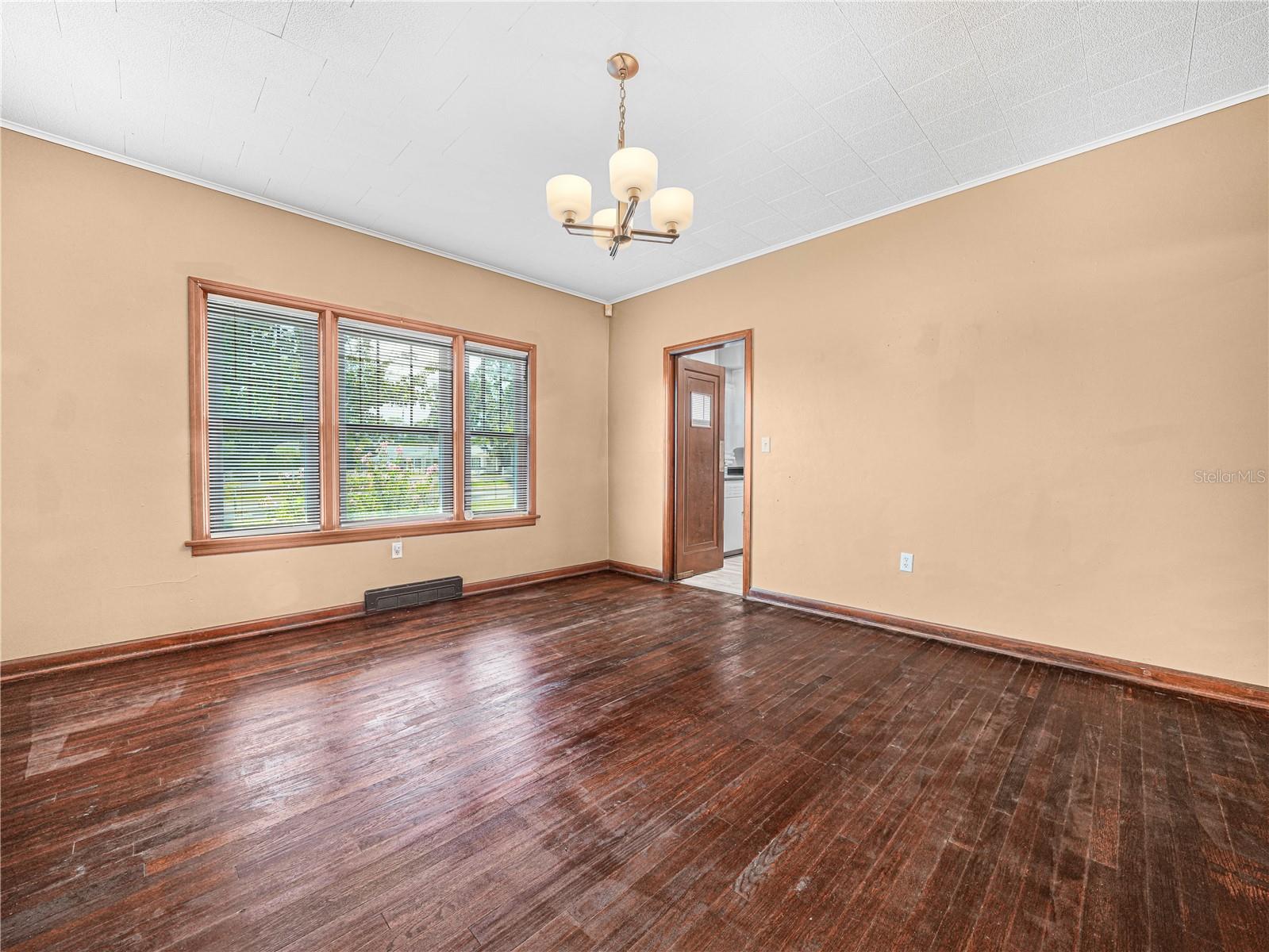 Image 21 of 60 For 1070 Lake Shore Way