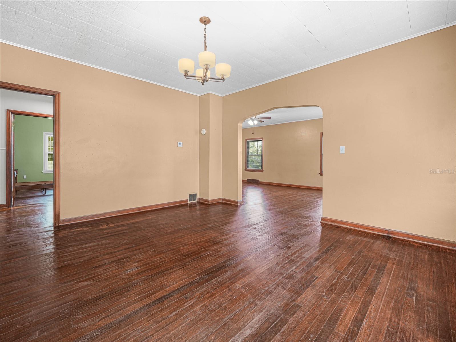 Image 22 of 60 For 1070 Lake Shore Way