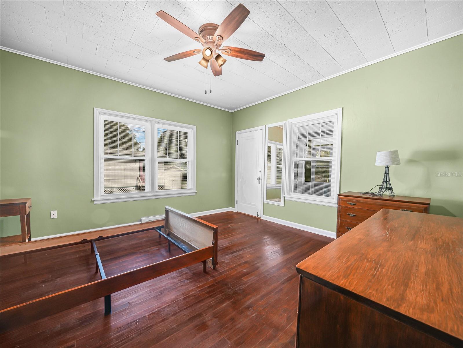 Image 30 of 60 For 1070 Lake Shore Way