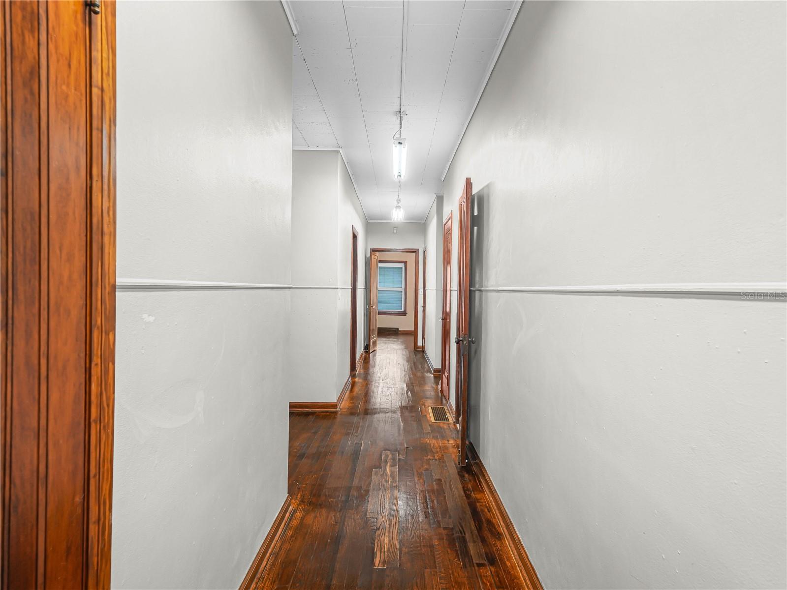Image 47 of 60 For 1070 Lake Shore Way