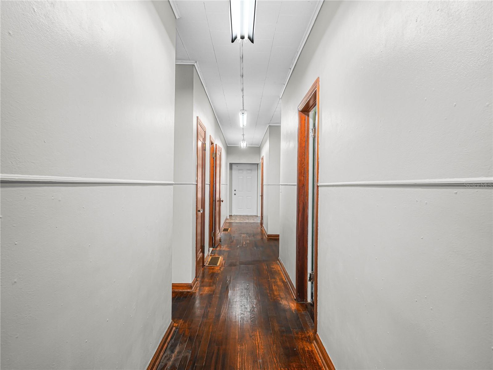 Image 48 of 60 For 1070 Lake Shore Way