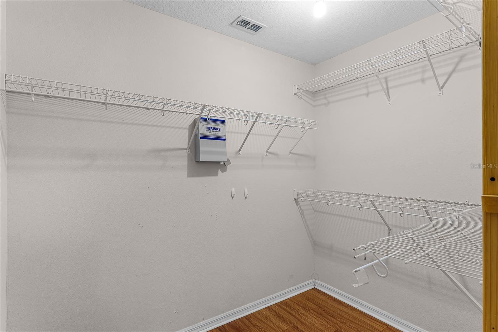 Image 16 of 43 For 605 John Thomas Avenue