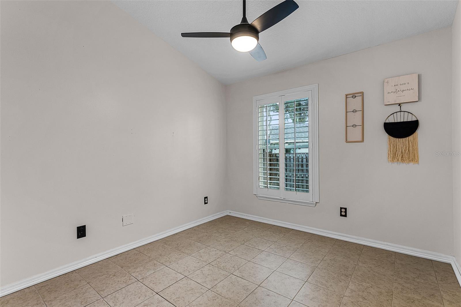 Image 18 of 43 For 605 John Thomas Avenue