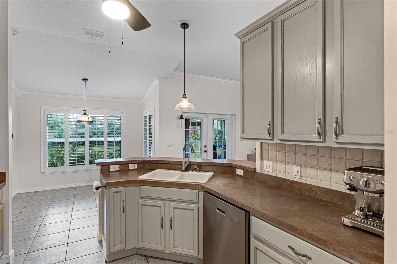 Image 7 of 43 For 605 John Thomas Avenue
