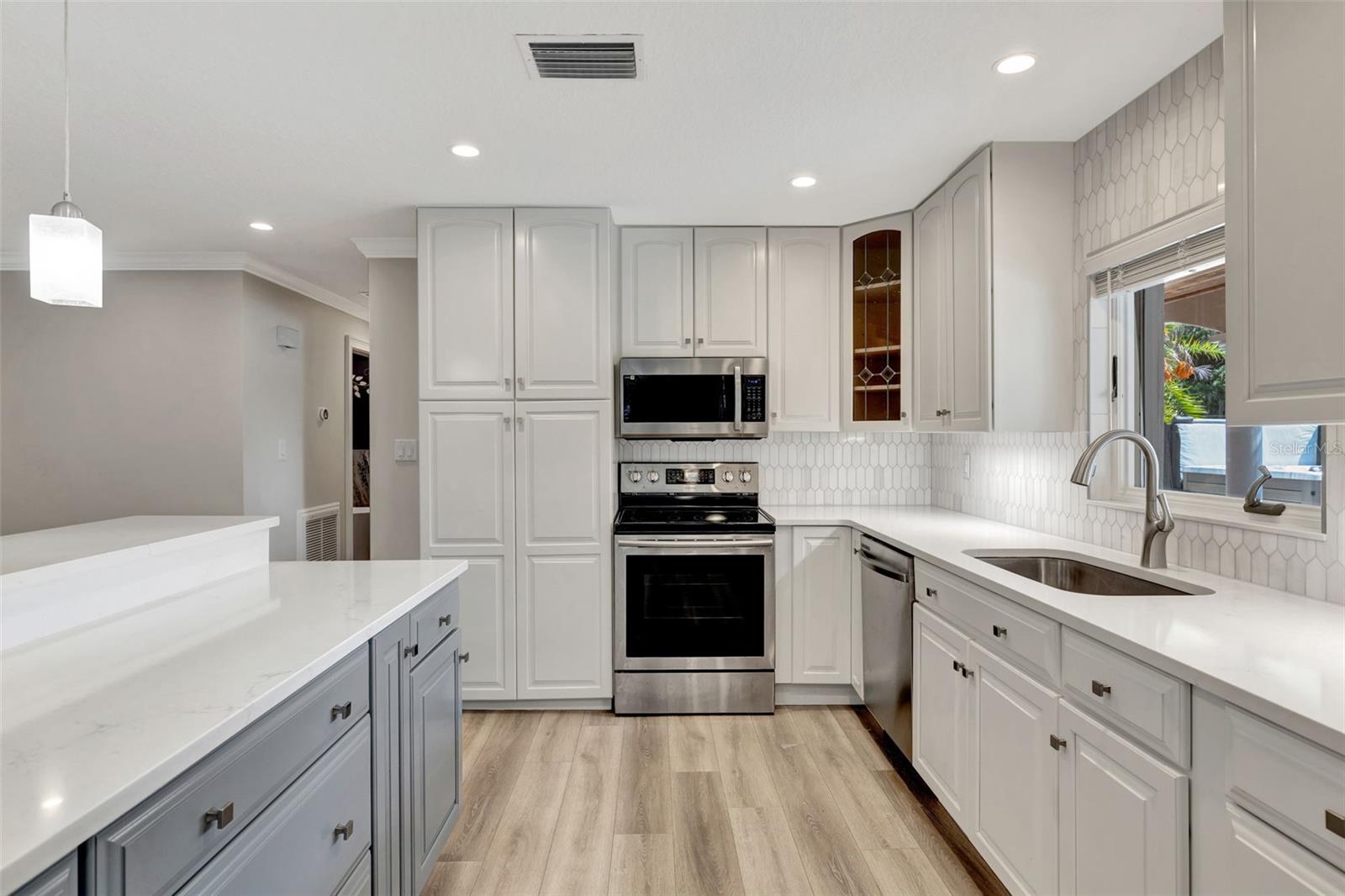 Image 11 of 62 For 1105 Lake Nettie Drive