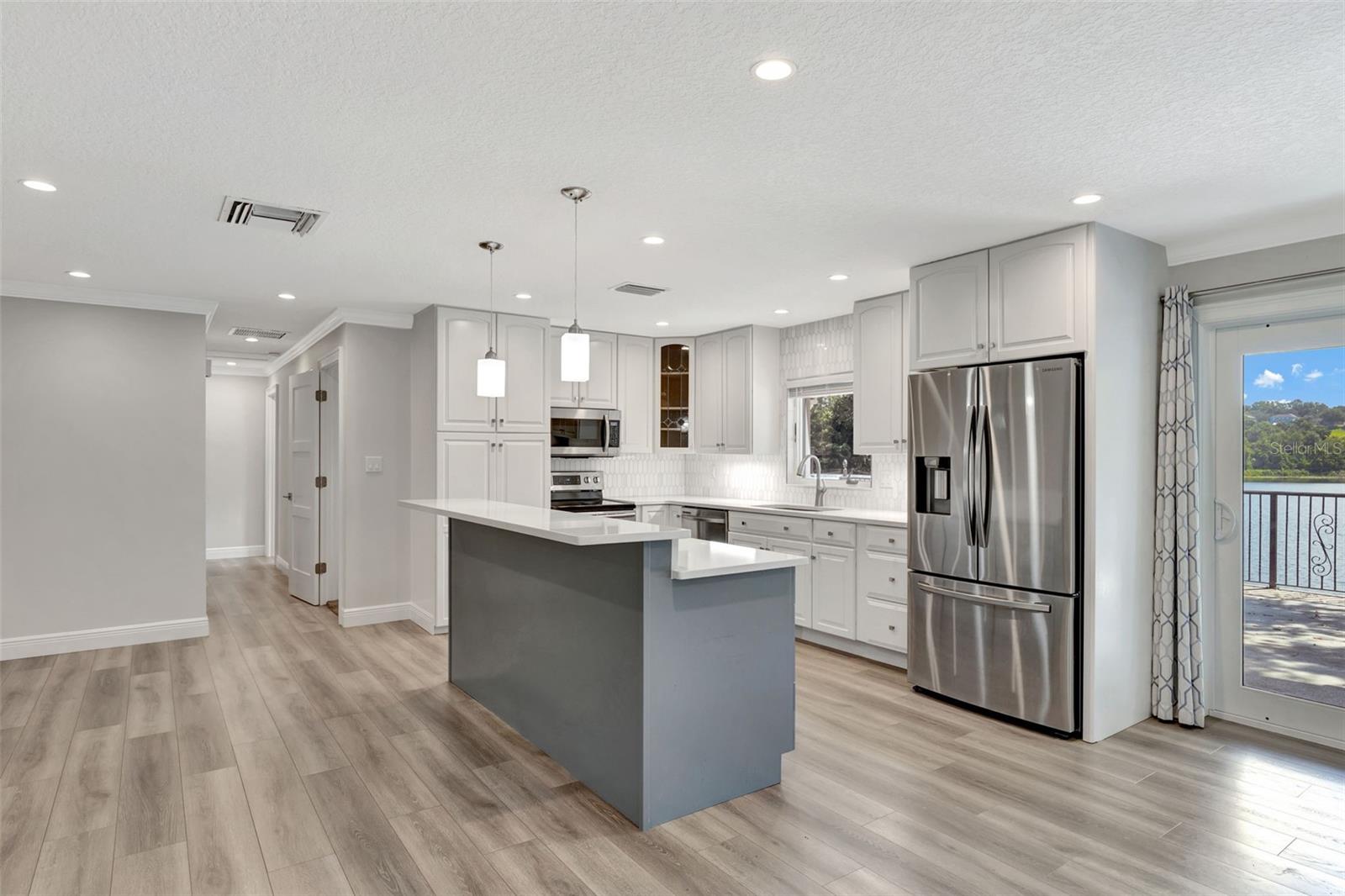 Image 7 of 62 For 1105 Lake Nettie Drive