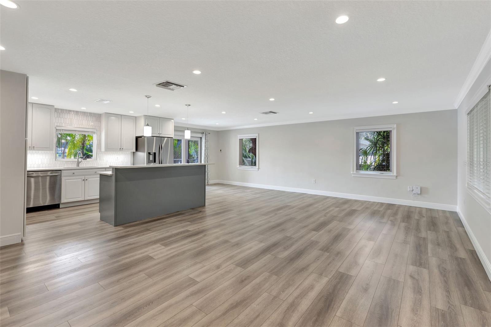Image 8 of 62 For 1105 Lake Nettie Drive