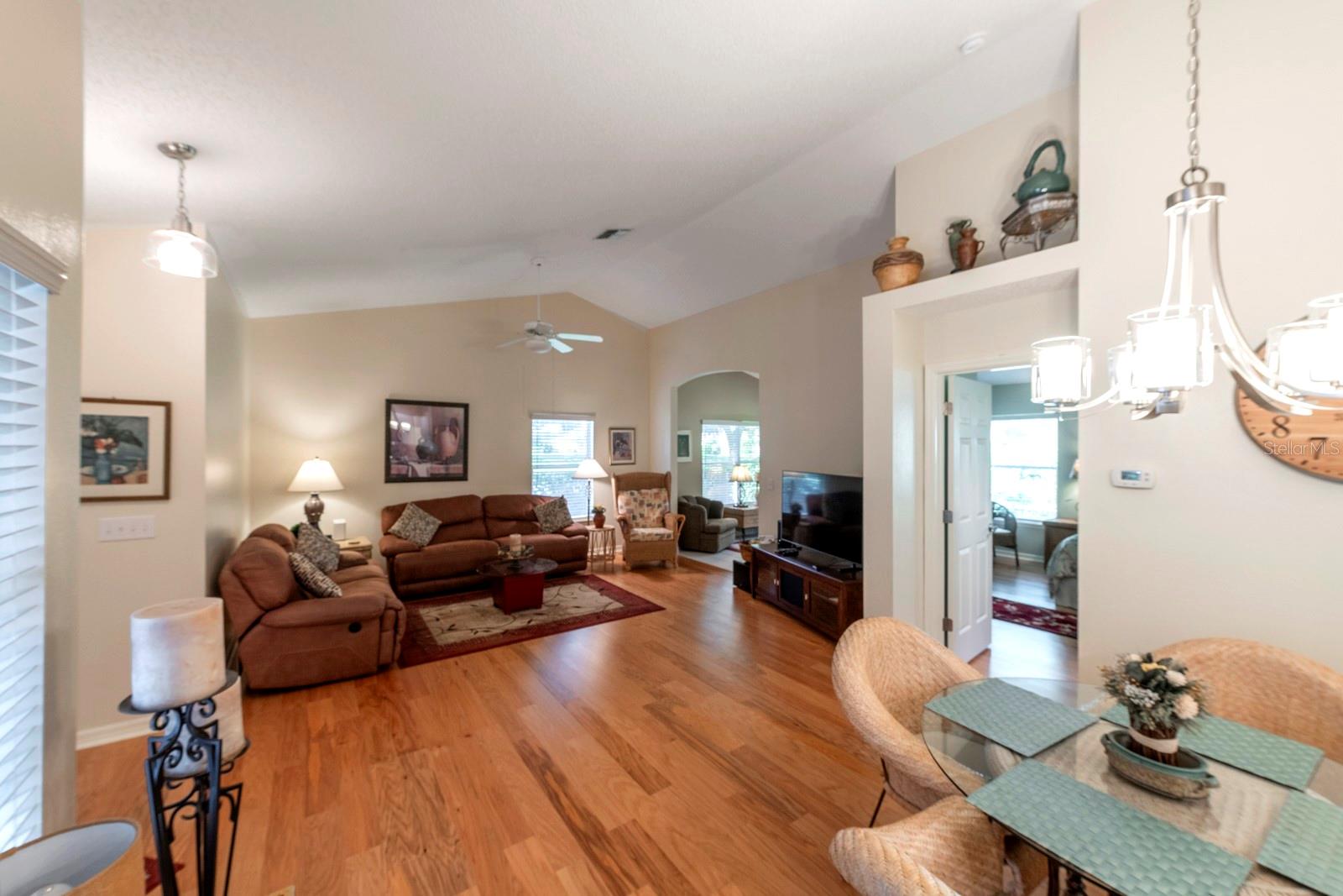 Listing photo id 2 for 1775 Country Club Boulevard