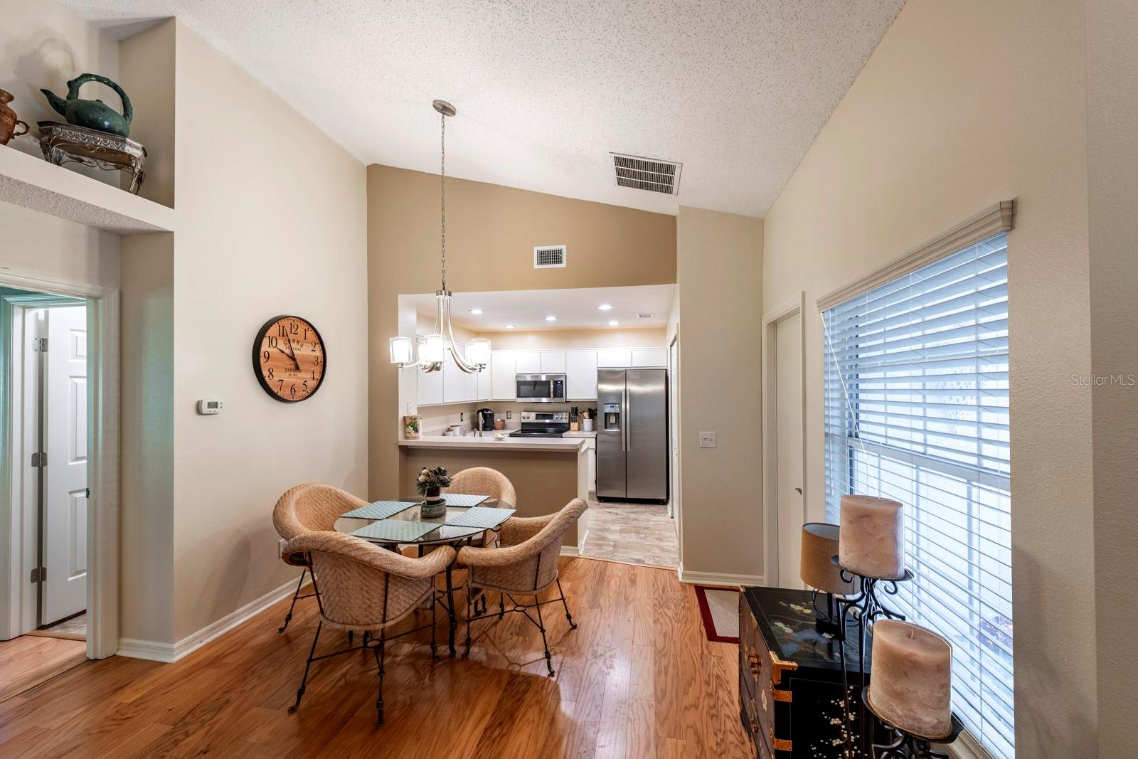 Listing photo id 3 for 1775 Country Club Boulevard