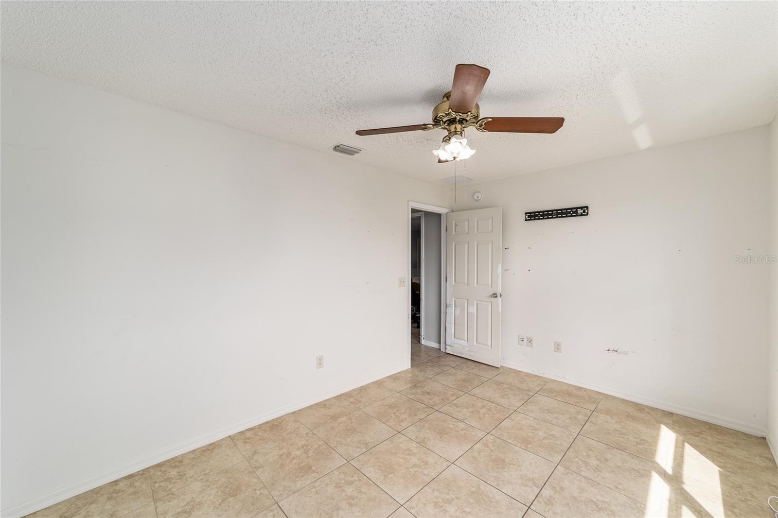 Image 27 of 36 For 1380 Tallowtree Drive