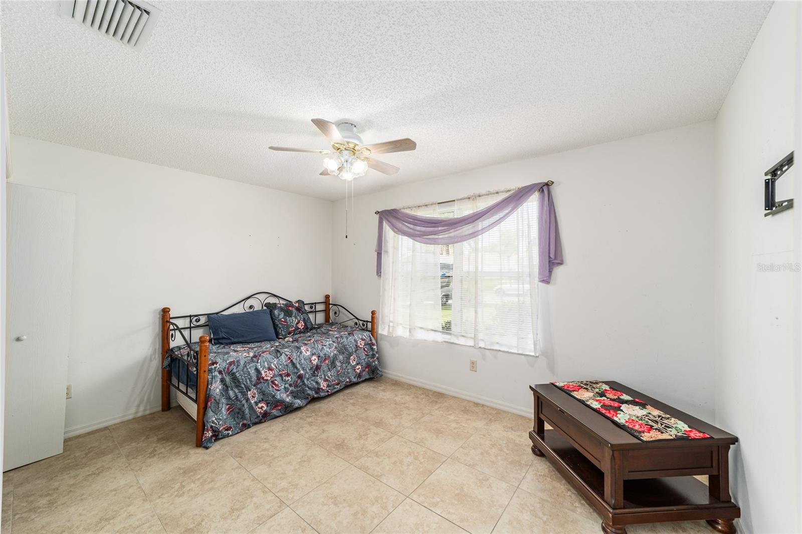 Image 29 of 36 For 1380 Tallowtree Drive