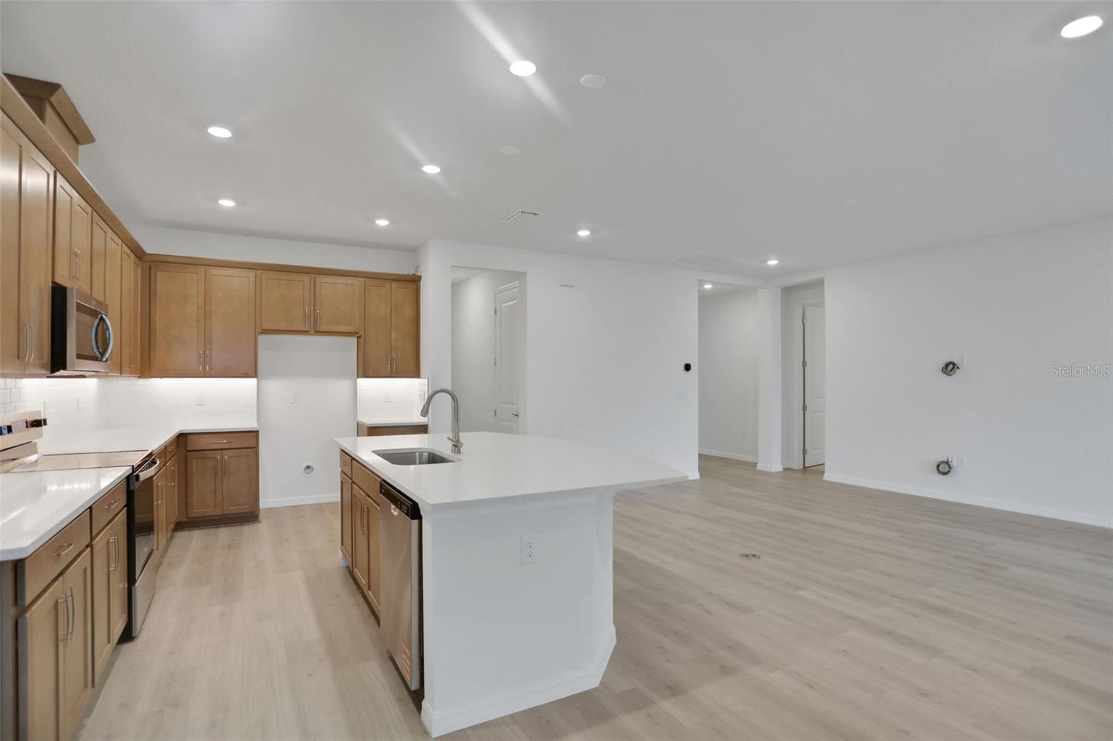 Listing photo id 31 for 17409 Crisp Apple Lane