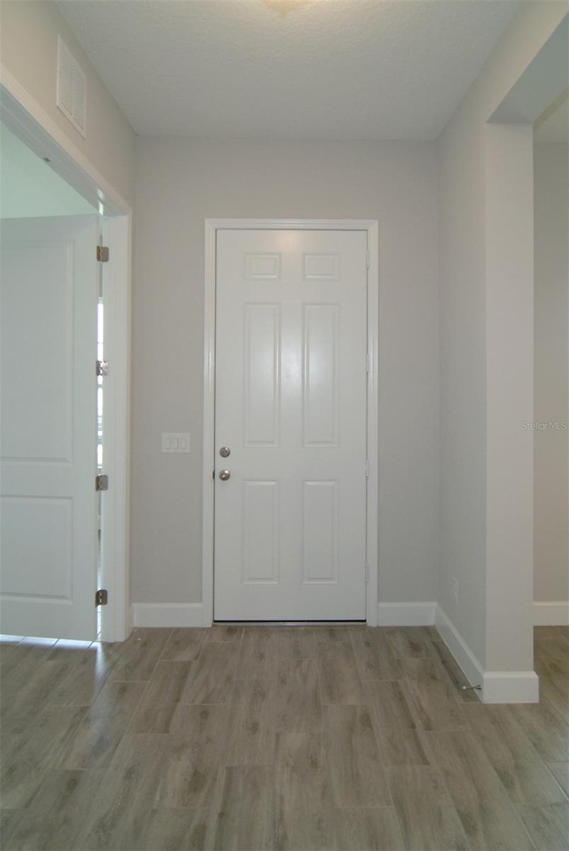Listing photo id 3 for 17409 Crisp Apple Lane