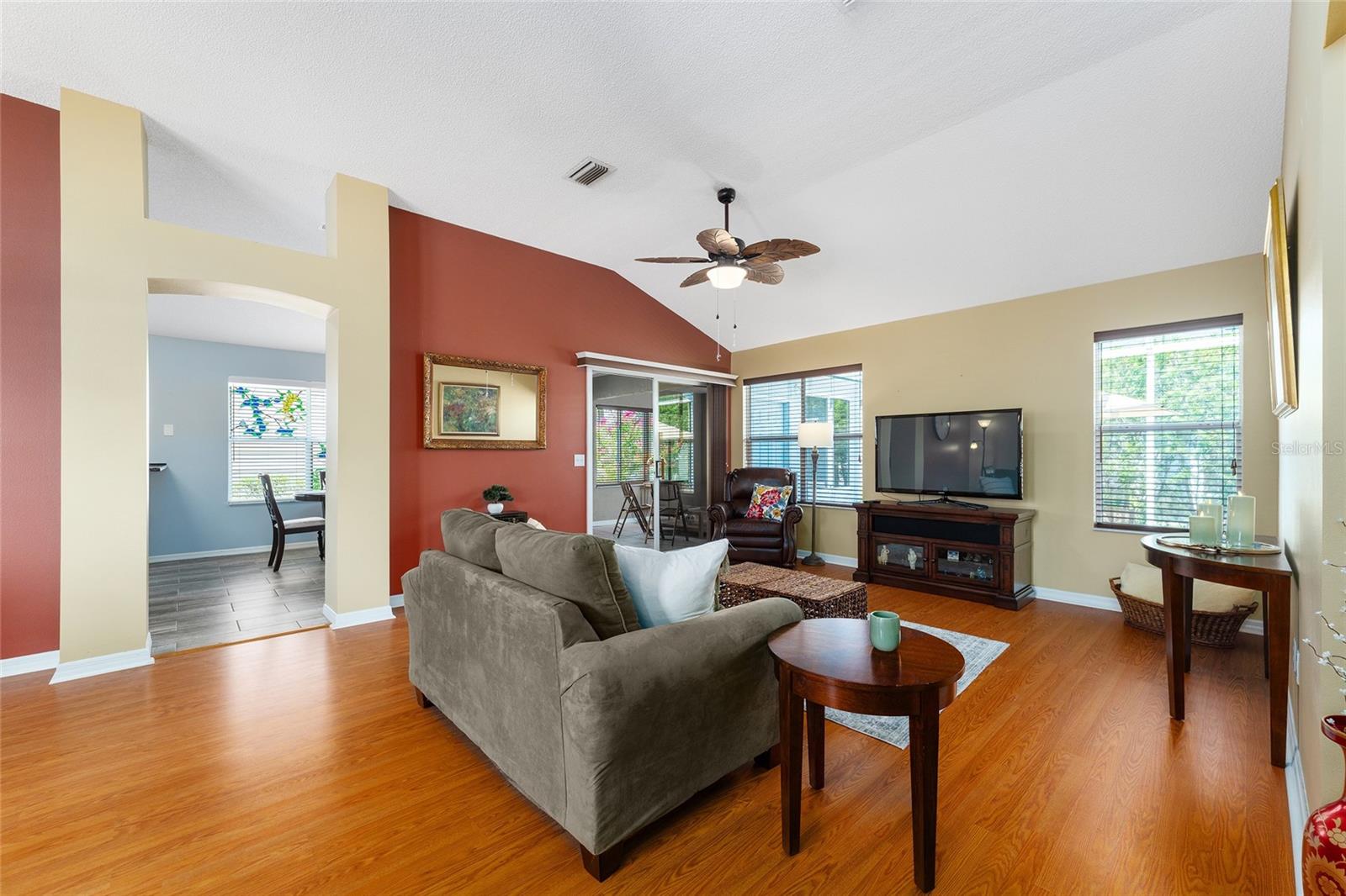 Image 9 of 51 For 1001 La Mesa Lane
