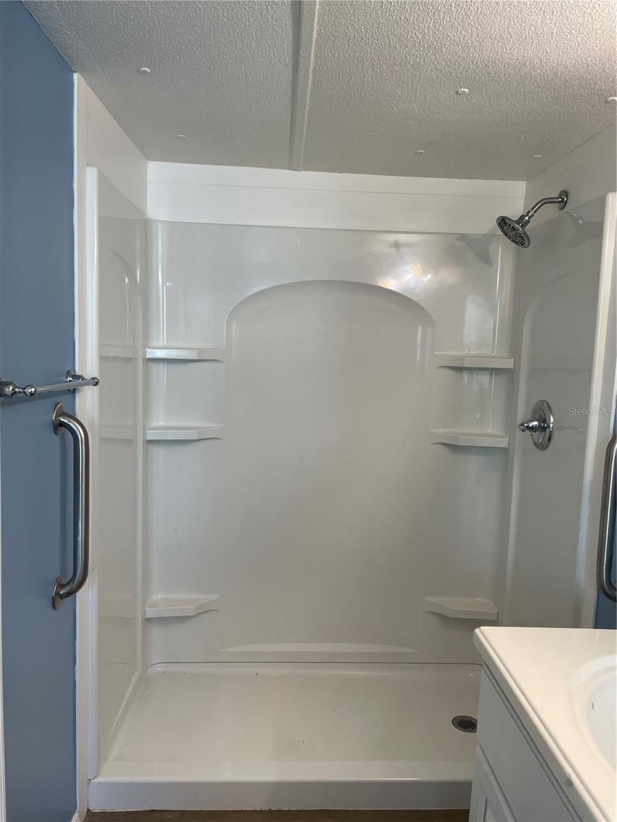 Image 11 of 21 For 16831 Bay Avenue