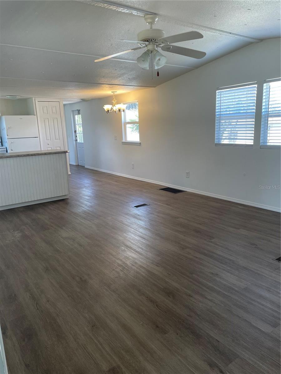 Image 4 of 21 For 16831 Bay Avenue