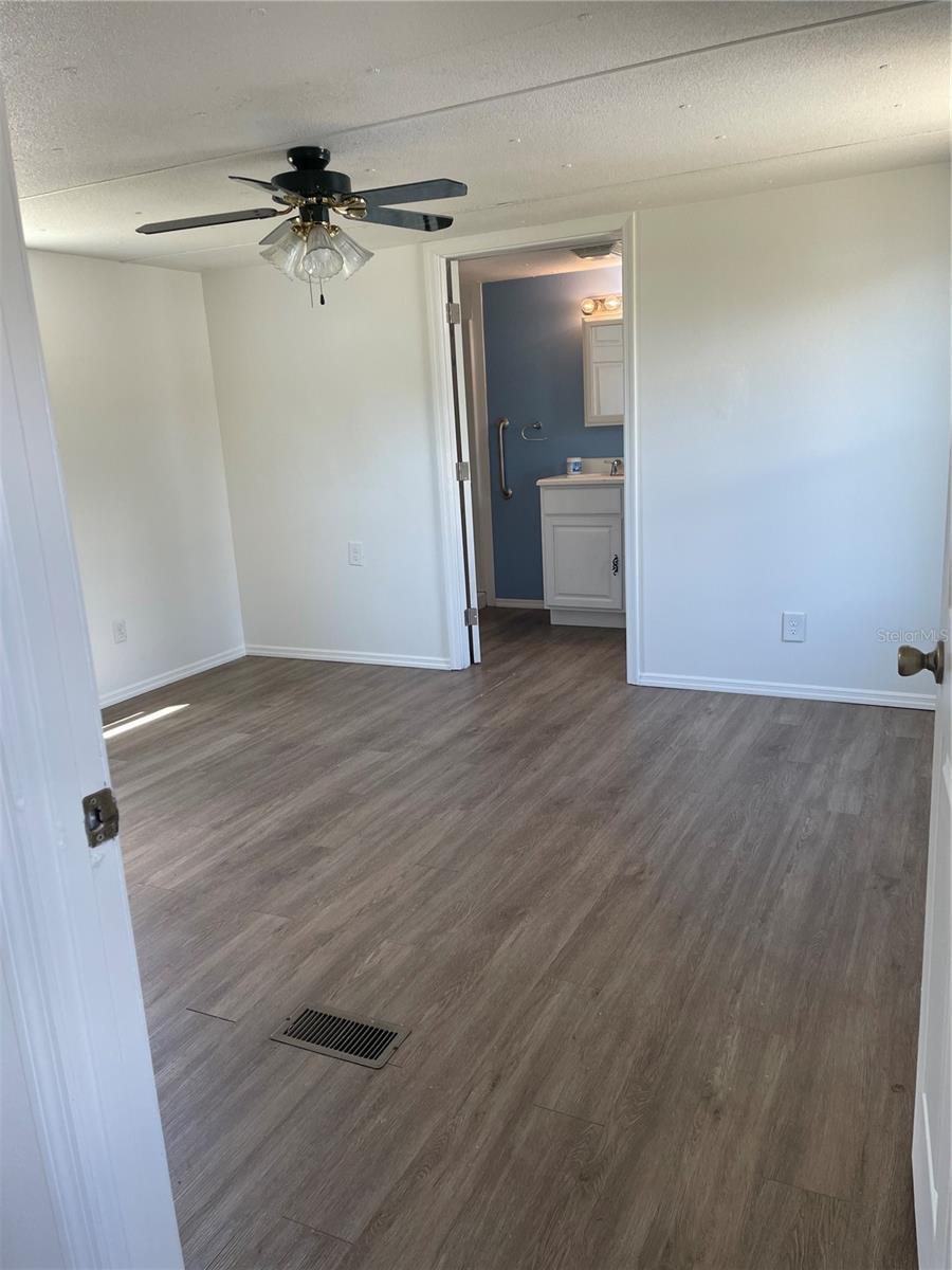 Image 7 of 21 For 16831 Bay Avenue