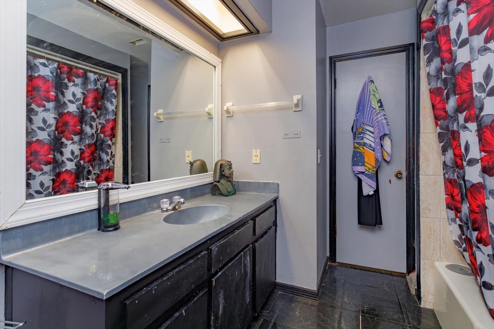 Image 16 of 20 For 817 Hickory Knoll Court