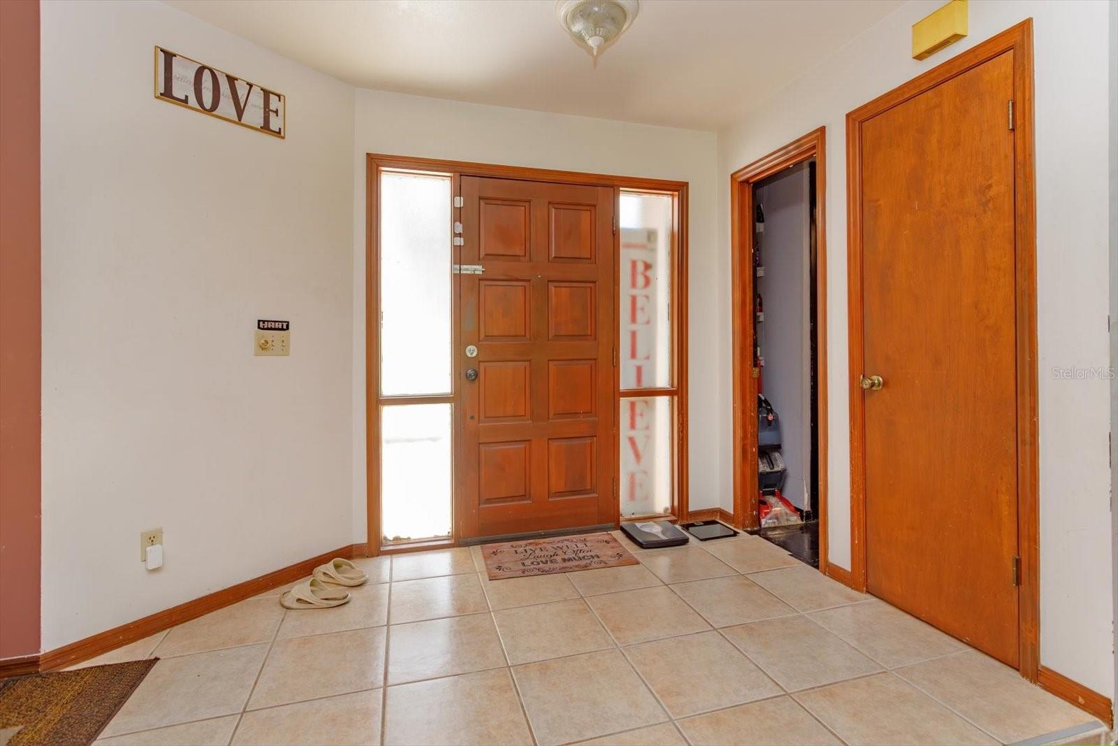 Image 3 of 20 For 817 Hickory Knoll Court