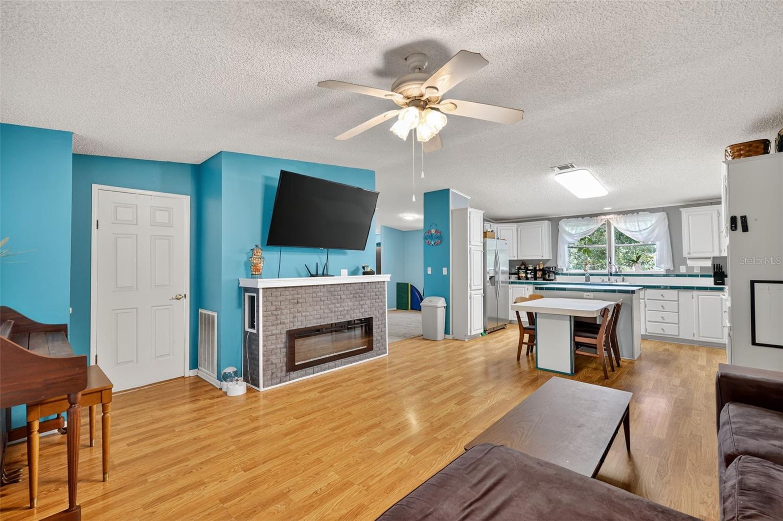 Image 11 of 33 For 13025 Plum Lake