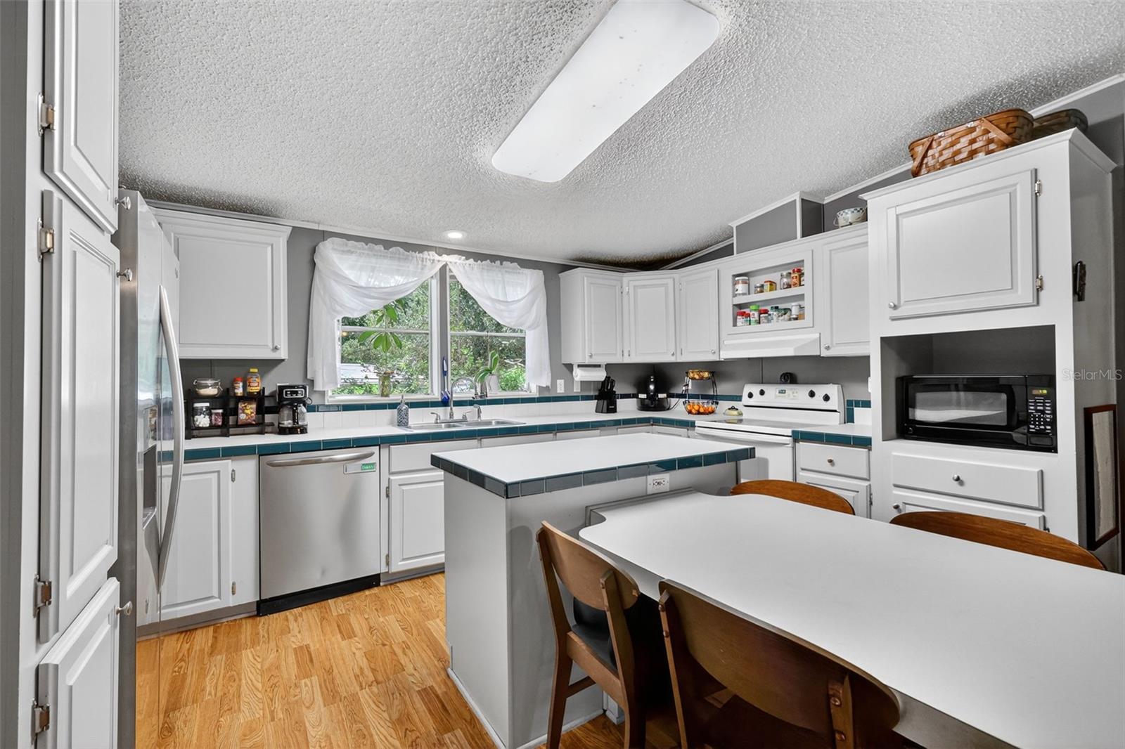 Image 7 of 33 For 13025 Plum Lake