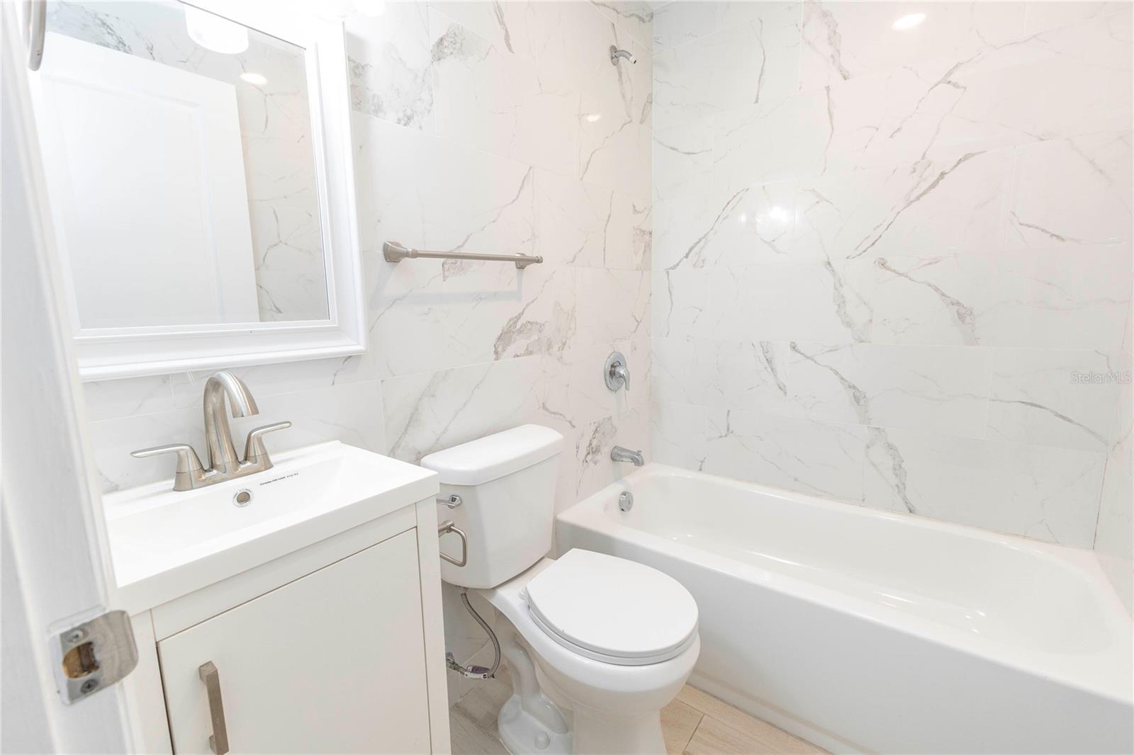 Image 14 of 21 For 2250 Cr 423  