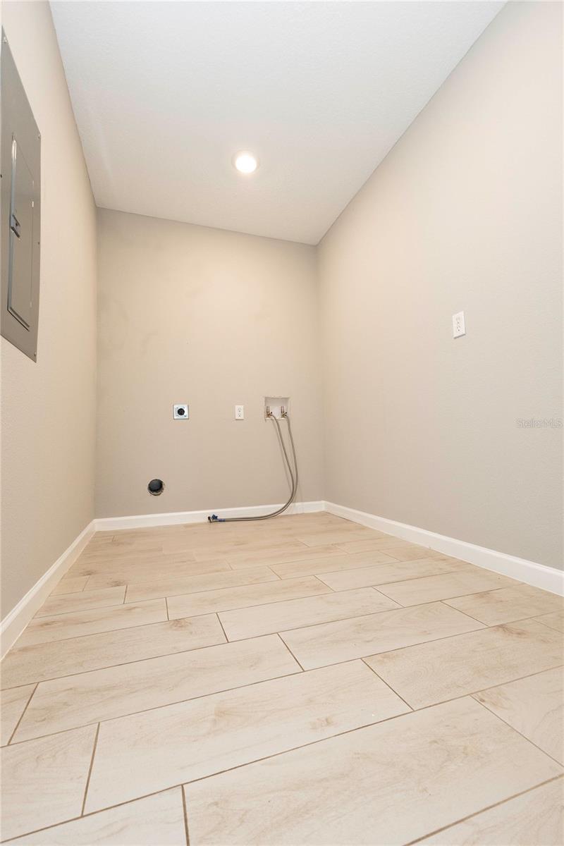 Image 17 of 21 For 2250 Cr 423  