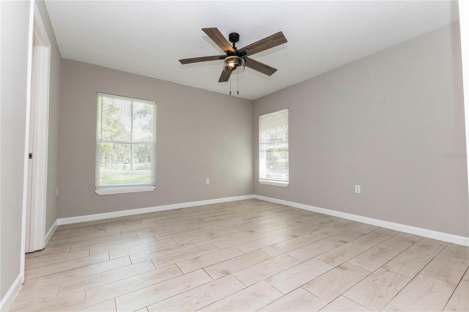 Image 19 of 21 For 2250 Cr 423  