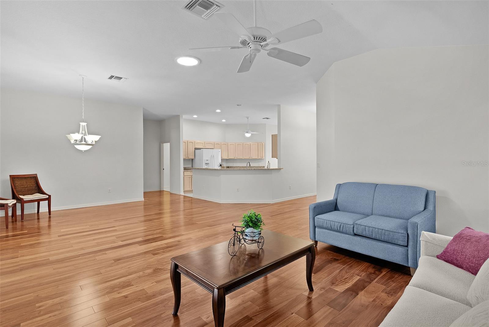 Image 13 of 60 For 164 Palermo Place