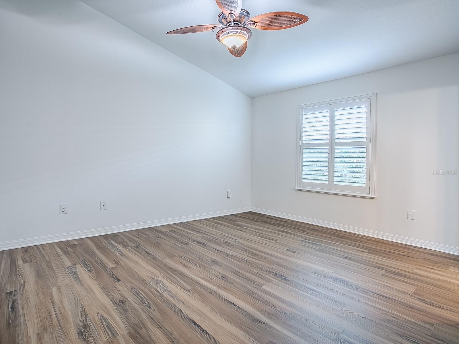 Image 23 of 43 For 3090 Loyola Court