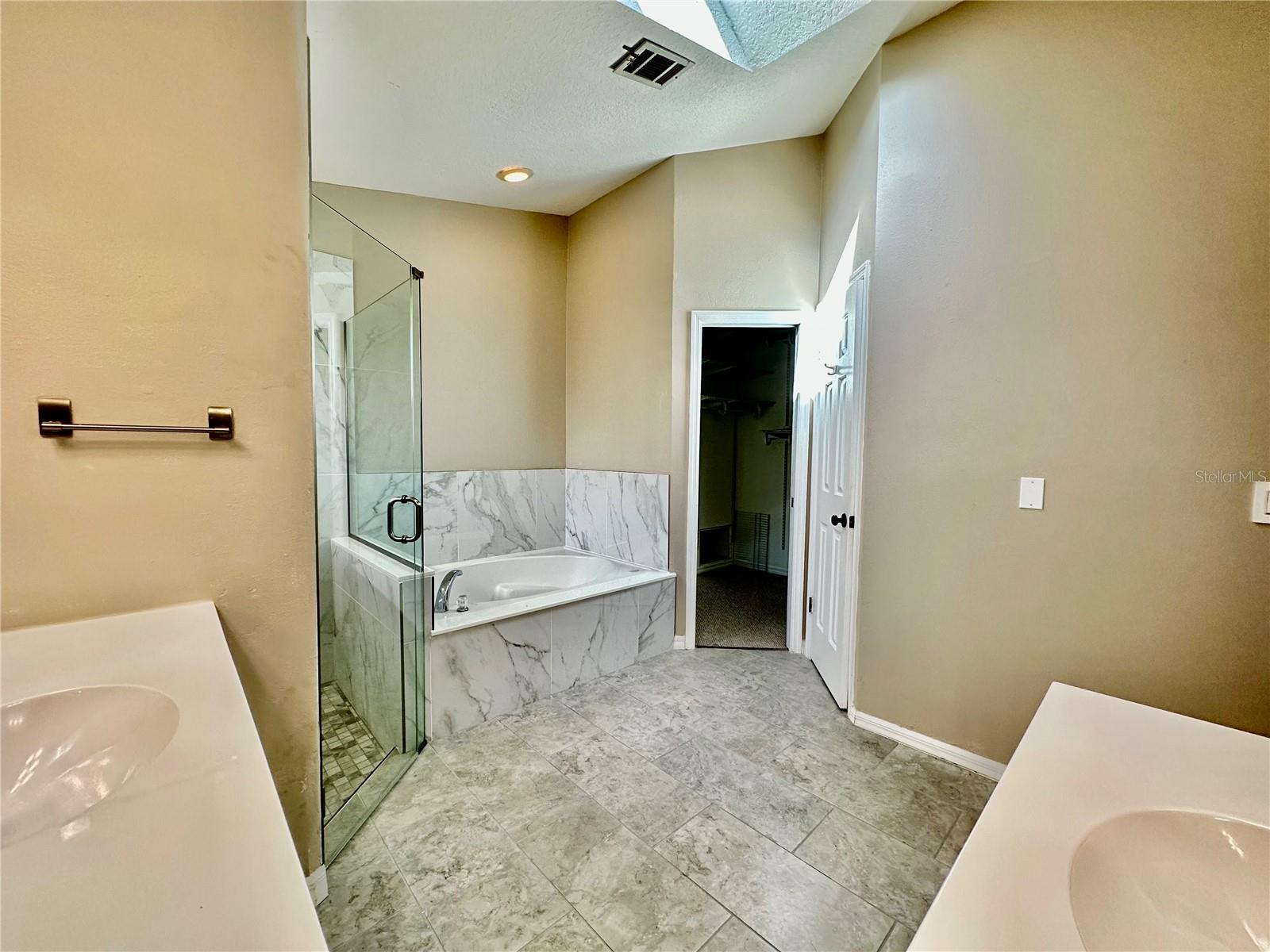 Image 19 of 38 For 7800 Pointview Circle