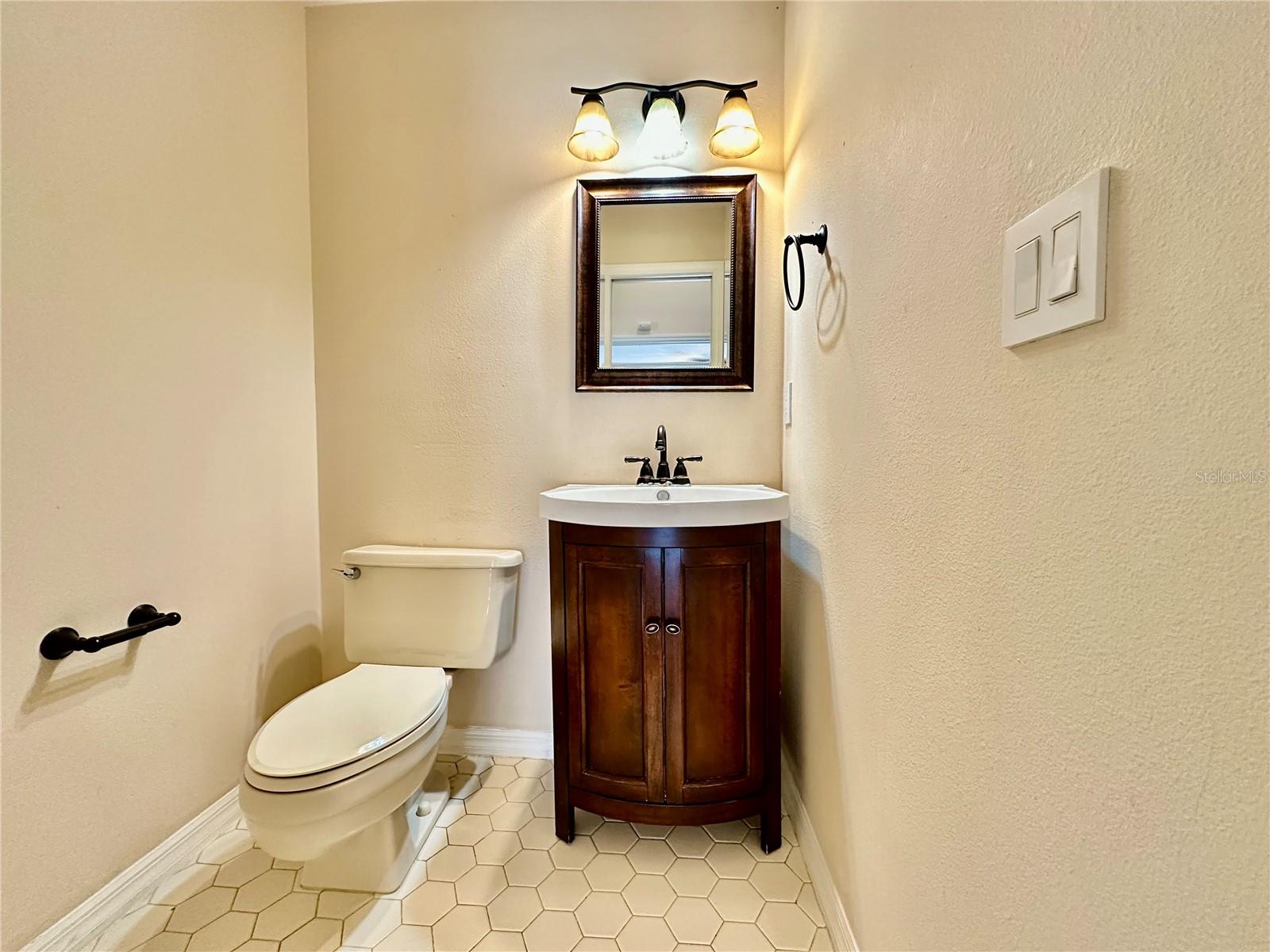 Image 27 of 38 For 7800 Pointview Circle