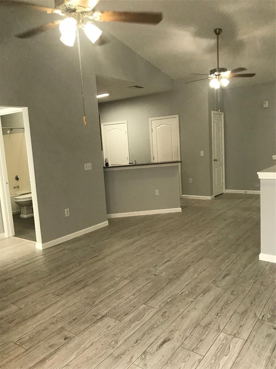 Image 7 of 28 For 10428 Villa View Circle 10428