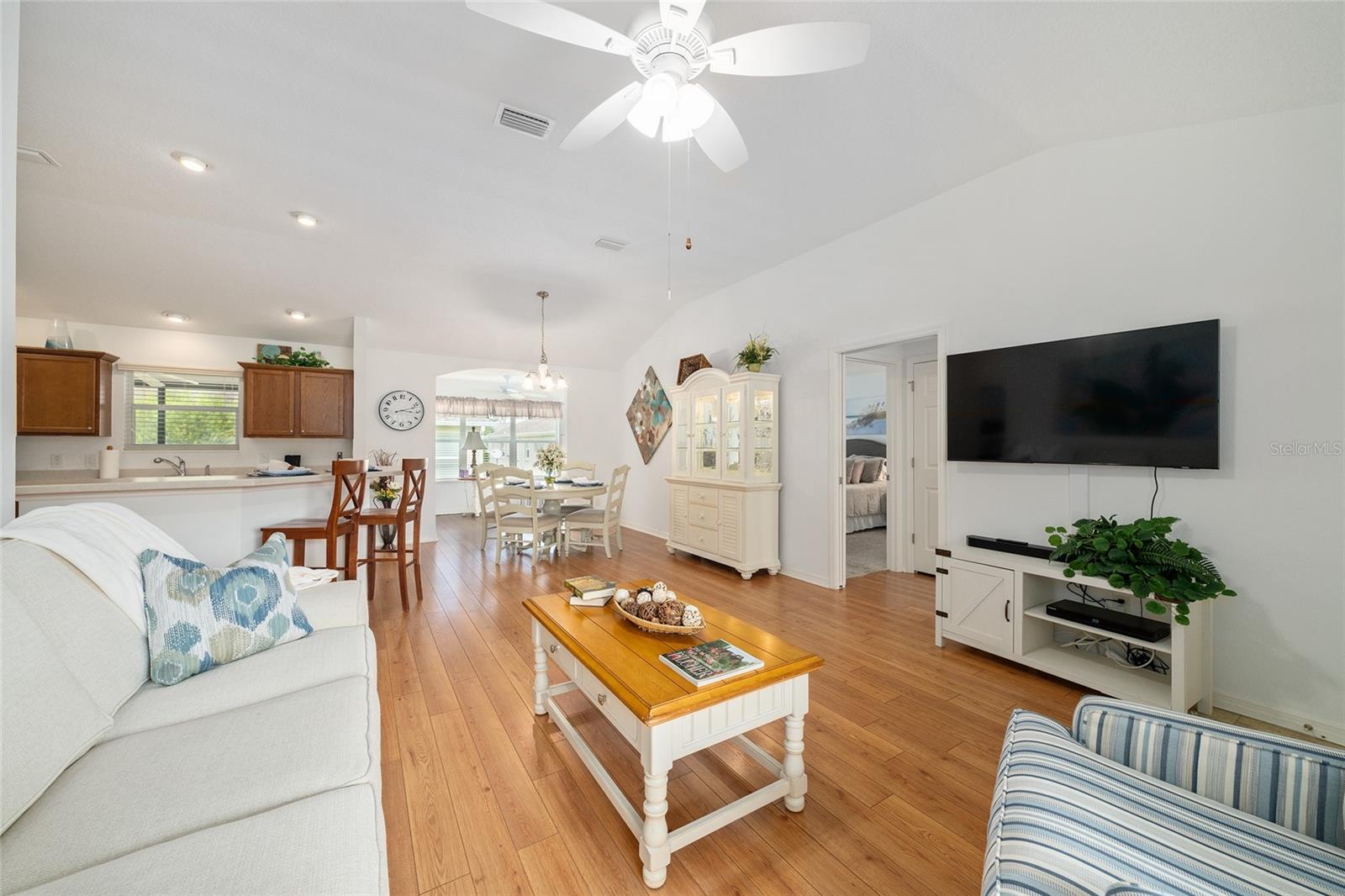 Image 12 of 42 For 2041 Royal Elm Road