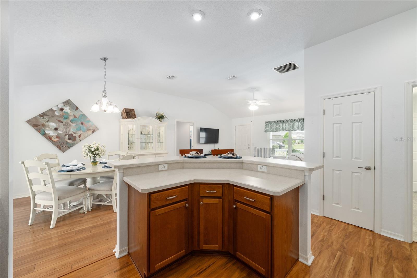 Image 17 of 42 For 2041 Royal Elm Road