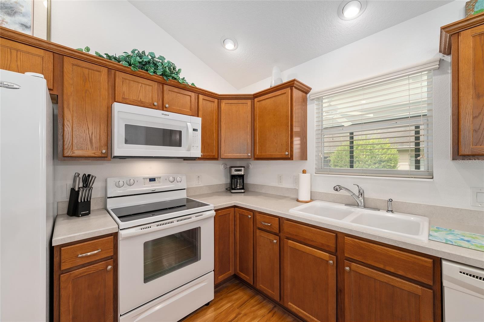 Image 20 of 42 For 2041 Royal Elm Road