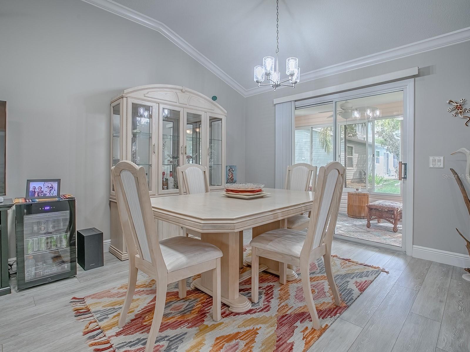 Image 11 of 42 For 421 Aldama Avenue