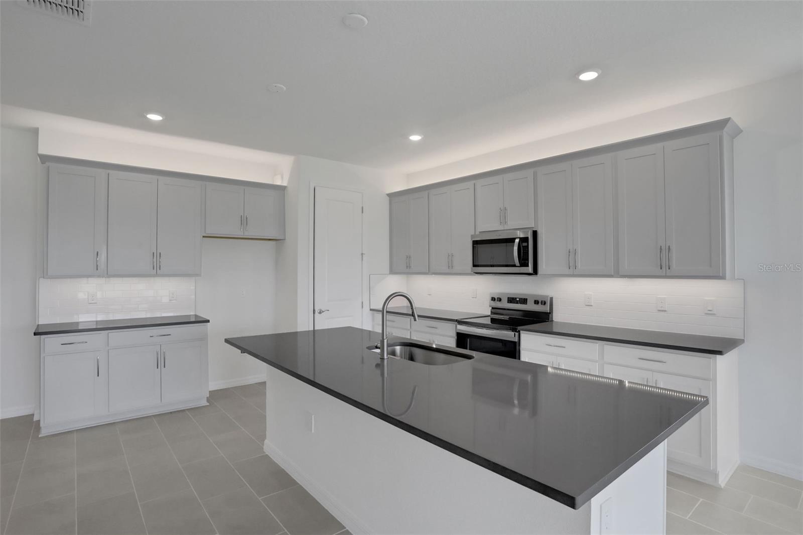 Image 13 of 25 For 13464 Turnleaf Boulevard