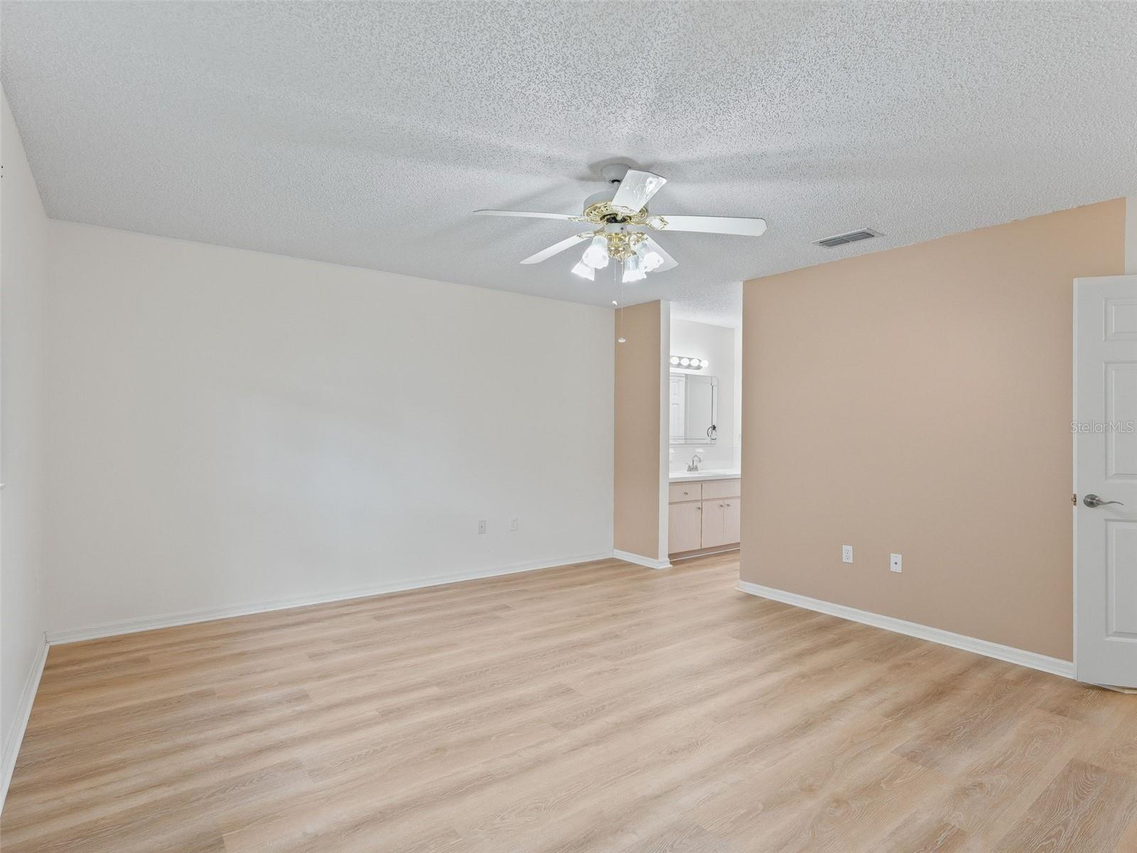 Image 17 of 34 For 17830 95th Circle