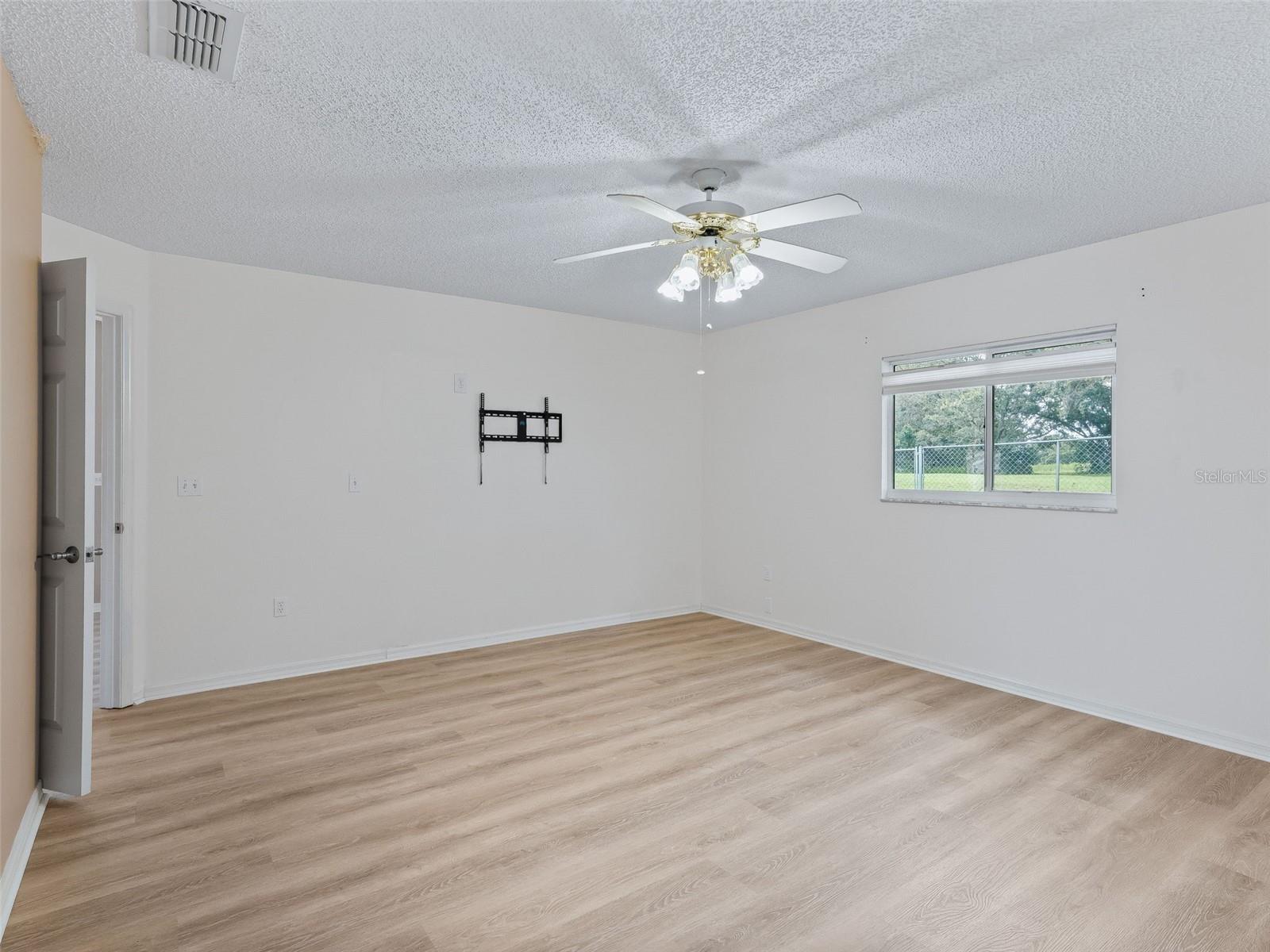 Image 18 of 34 For 17830 95th Circle