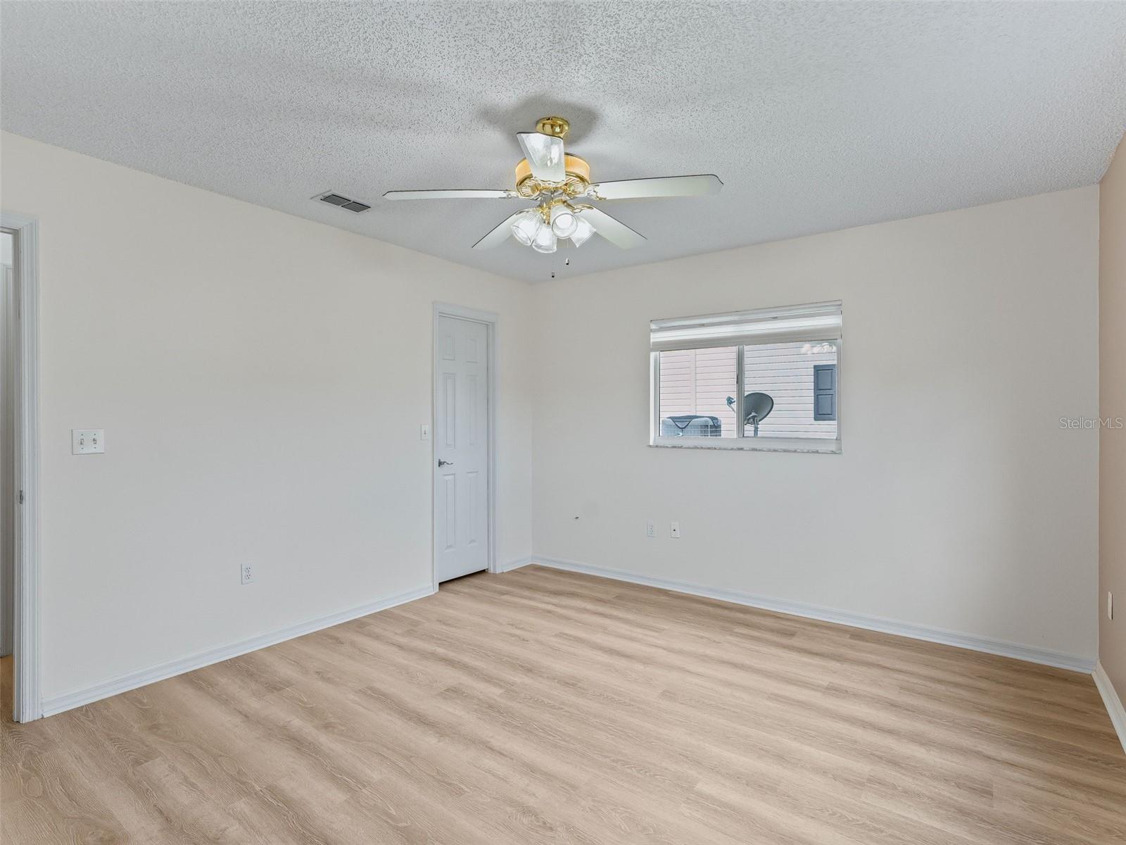 Image 22 of 34 For 17830 95th Circle