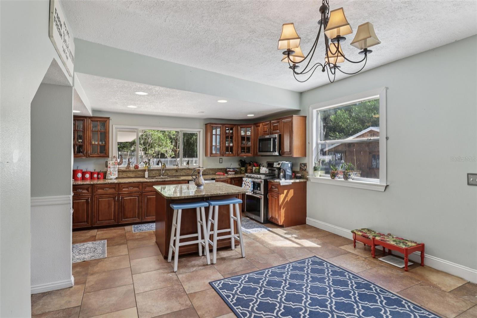 Image 13 of 53 For 1048 Grandview Street