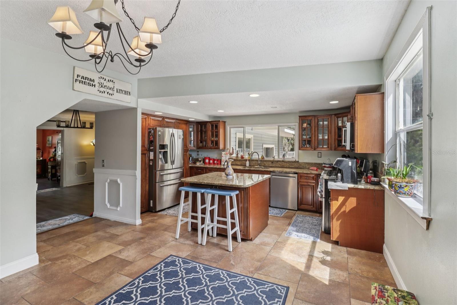 Image 14 of 53 For 1048 Grandview Street