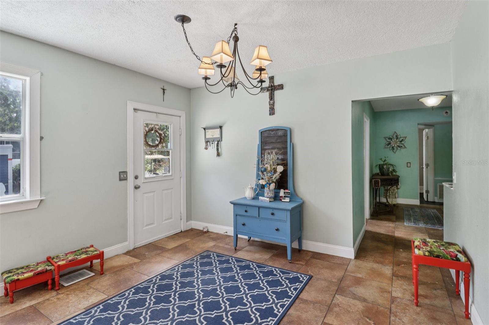 Image 17 of 53 For 1048 Grandview Street
